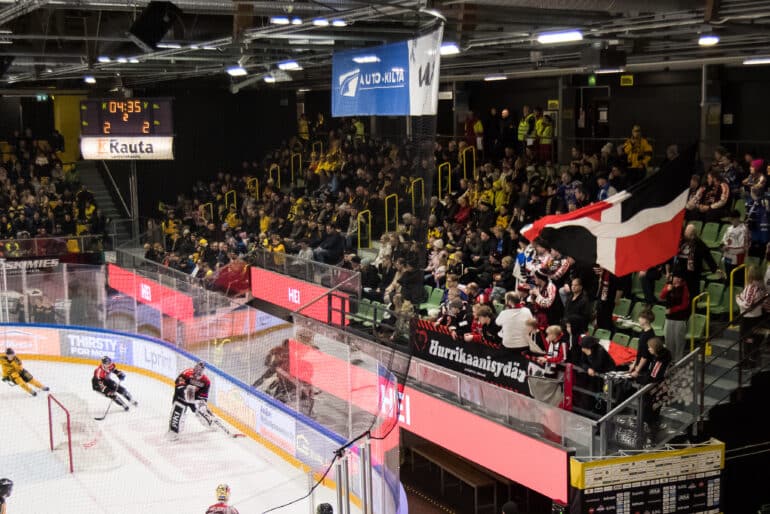 JYPin fanikatsomo kuvattuna.