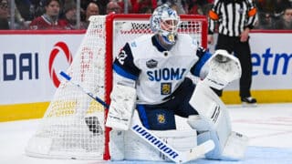 Kevin Lankinen torjuntatöissä Kanadaa vastaan 4 Nations Face-Off turnauksessa.