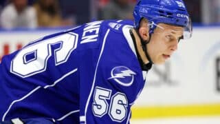 Jesse Ylönen pelaamassa Syracuse Crunchin paidassa AHL-ottelussa.