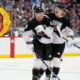 Brady Tkachuk ja Matthew Tkachuk tuulettivat maalia yhdessä tähdistöottelussa vuonna 2023.