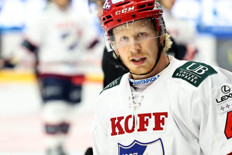 Lähikuvassa HIFK:n hyökkääjä Micke-Max Åsten (2025).