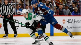 Gabriel Landeskog jahtaa Mikko Rantasta (4/2025).