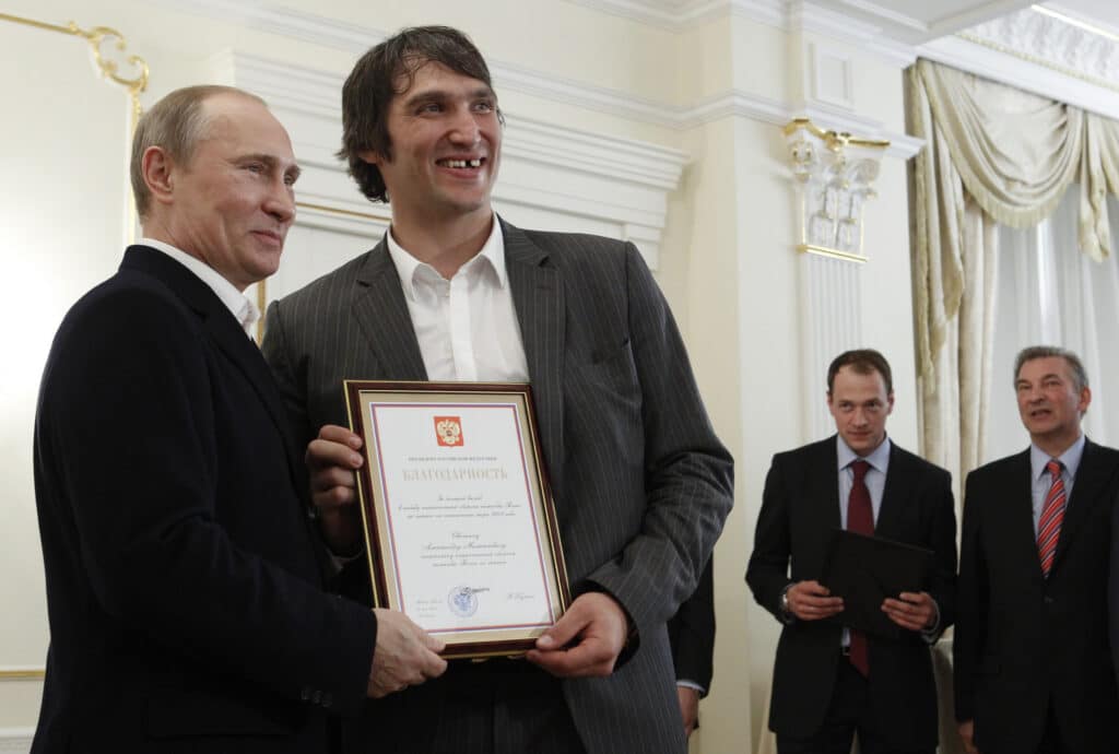 epa03241075 Russian President Vladimir Putin (L) and Russian national ice hockey team member Alexander Ovechkin (2- L) hold a certificate thanking Ovechkin for the great contribution into the team's victory at the Novo-Ogaryovo residence outside Moscow, Russia, 29 May, 2012. Russia beat Slovakia in the the 2012 IIHF men's World Championship final in Helsinki on 20 May, 2012 EPA/SERGEI KARPUKHIN/POOL