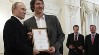 epa03241075 Russian President Vladimir Putin (L) and Russian national ice hockey team member Alexander Ovechkin (2- L) hold a certificate thanking Ovechkin for the great contribution into the team's victory at the Novo-Ogaryovo residence outside Moscow, Russia, 29 May, 2012. Russia beat Slovakia in the the 2012 IIHF men's World Championship final in Helsinki on 20 May, 2012  EPA/SERGEI KARPUKHIN/POOL