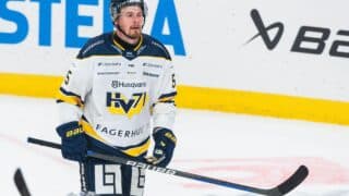 Mikael Seppälä edustamassa HV71-joukkuetta syksyllä 2023.