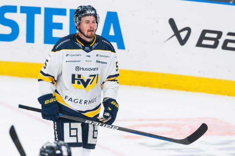 Mikael Seppälä edustamassa HV71-joukkuetta syksyllä 2023.