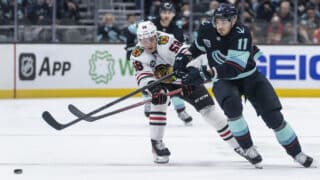 Alexander True kuvattuna Seattle Krakenin ja Chicago Blackhawksin välisessä NHL-ottelussa tammikuussa 2022.