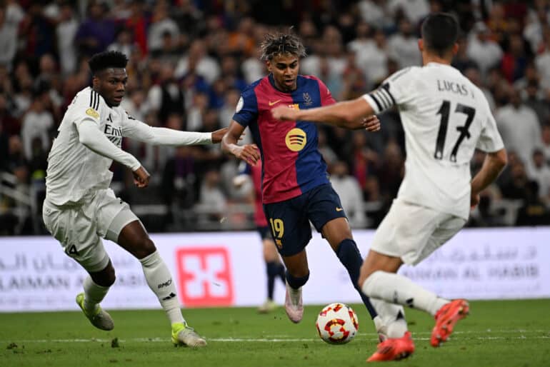 epa11820774 Lamine Yamal of Barcelona (C) in action to score the 1-1 goal during the final of the Spanish Super Cup, the Supercopa de Espana, between Real Madrid and FC Barcleona in Jeddah, Saudi Arabia, 12 January 2025.  EPA-EFE/STR