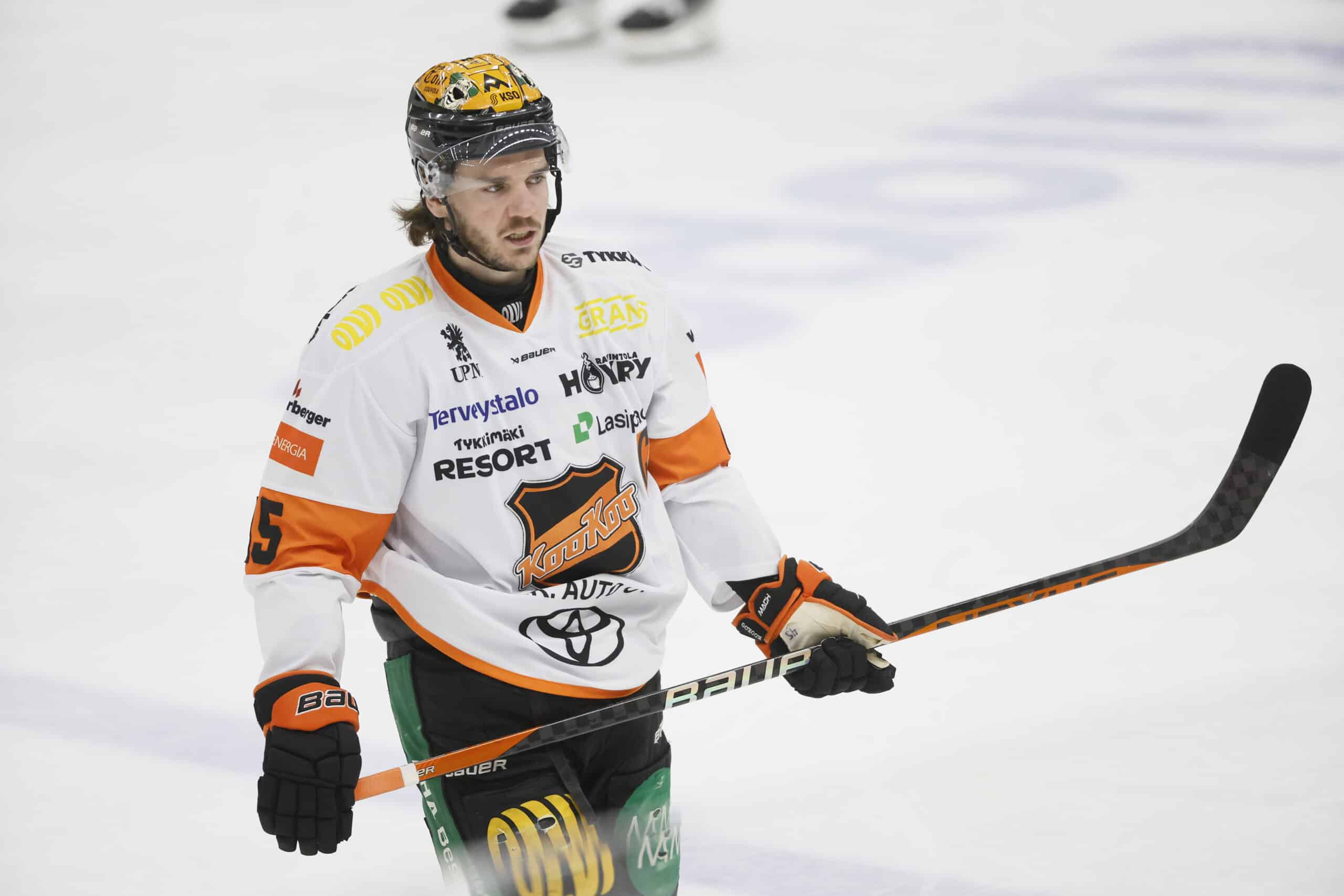 Artturi Lehkonen ja Urho Vaakanainen kuvattuna Leijonien harjoituksissa.