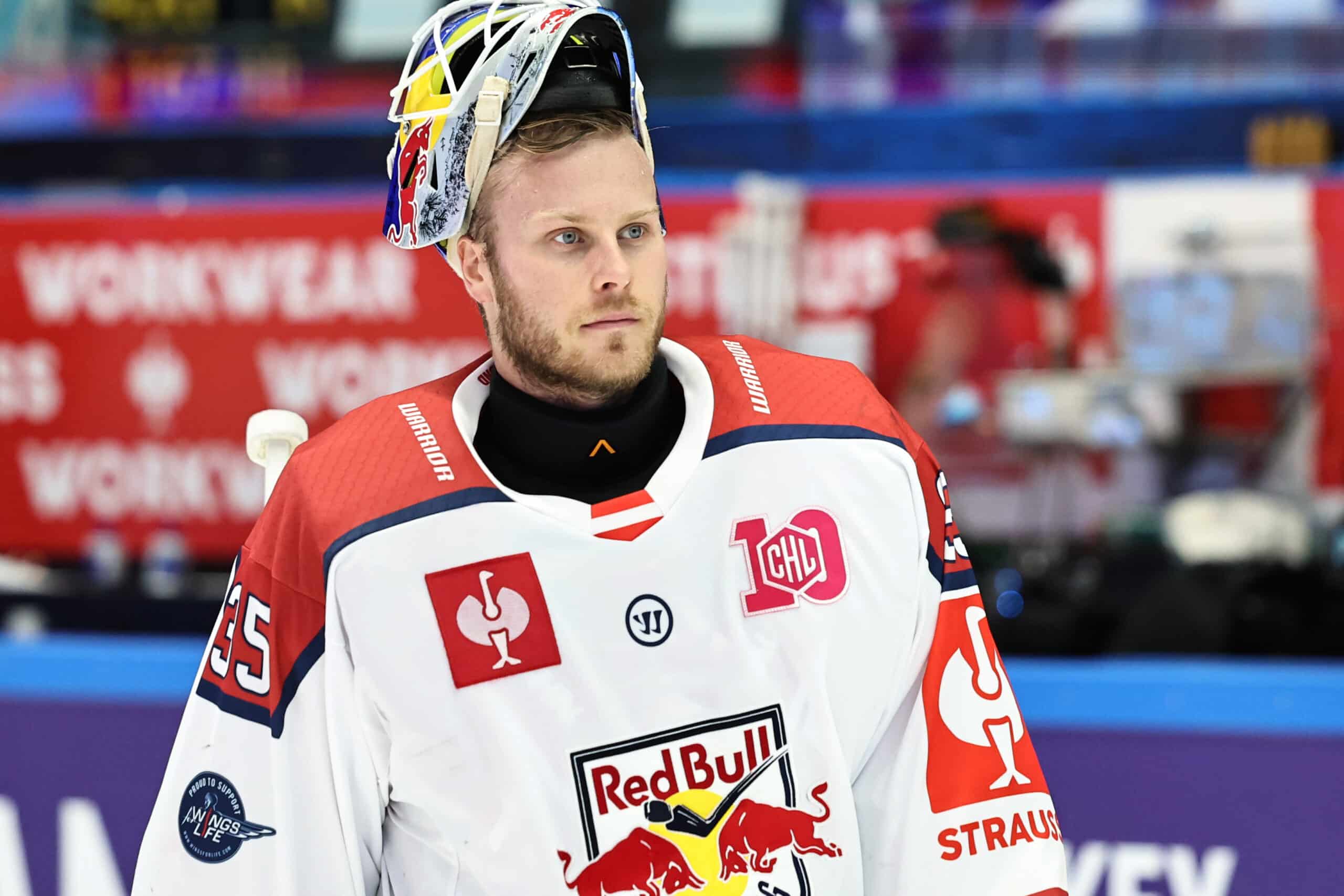 Artturi Lehkonen ja Urho Vaakanainen kuvattuna Leijonien harjoituksissa.