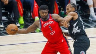 2WH5Y0C Los Angeles, United States. 07th Feb, 2024. New Orleans Pelicans' Zion Williamson (L) and Los Angeles Clippers' Kawhi Leonard #2 seen in action during the NBA basketball game between LA Clippers and New Orleans Pelicans at Crypto.com Arena. Final score; Clippers 106: 117 Pelicans. Credit: SOPA Images Limited/Alamy Live News