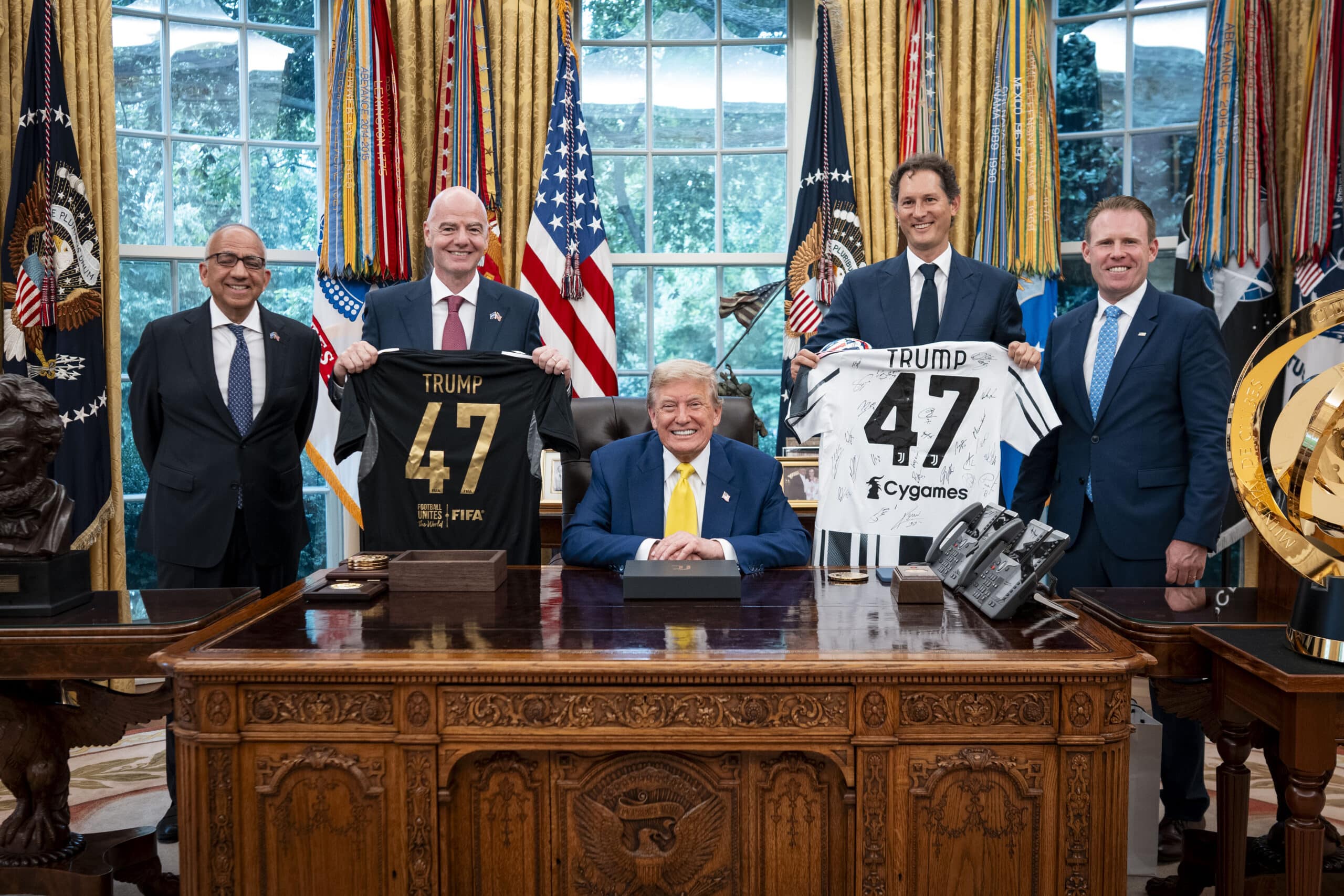 President Donald Trump addressed the media with Juventus players standing behind him, including United States internationals Timothy Weah and Weston McKennie. 

Pictured: donald trump,gianni infantino
Ref: BLU_S8386615 190625 NON-EXCLUSIVE
Picture by: Doug Mills/Pool via CNP / SplashNews.com

Splash News and Pictures
USA: 310-525-5808 
UK: 020 8126 1009
eamteam@shutterstock.com

World Rights, No France Rights