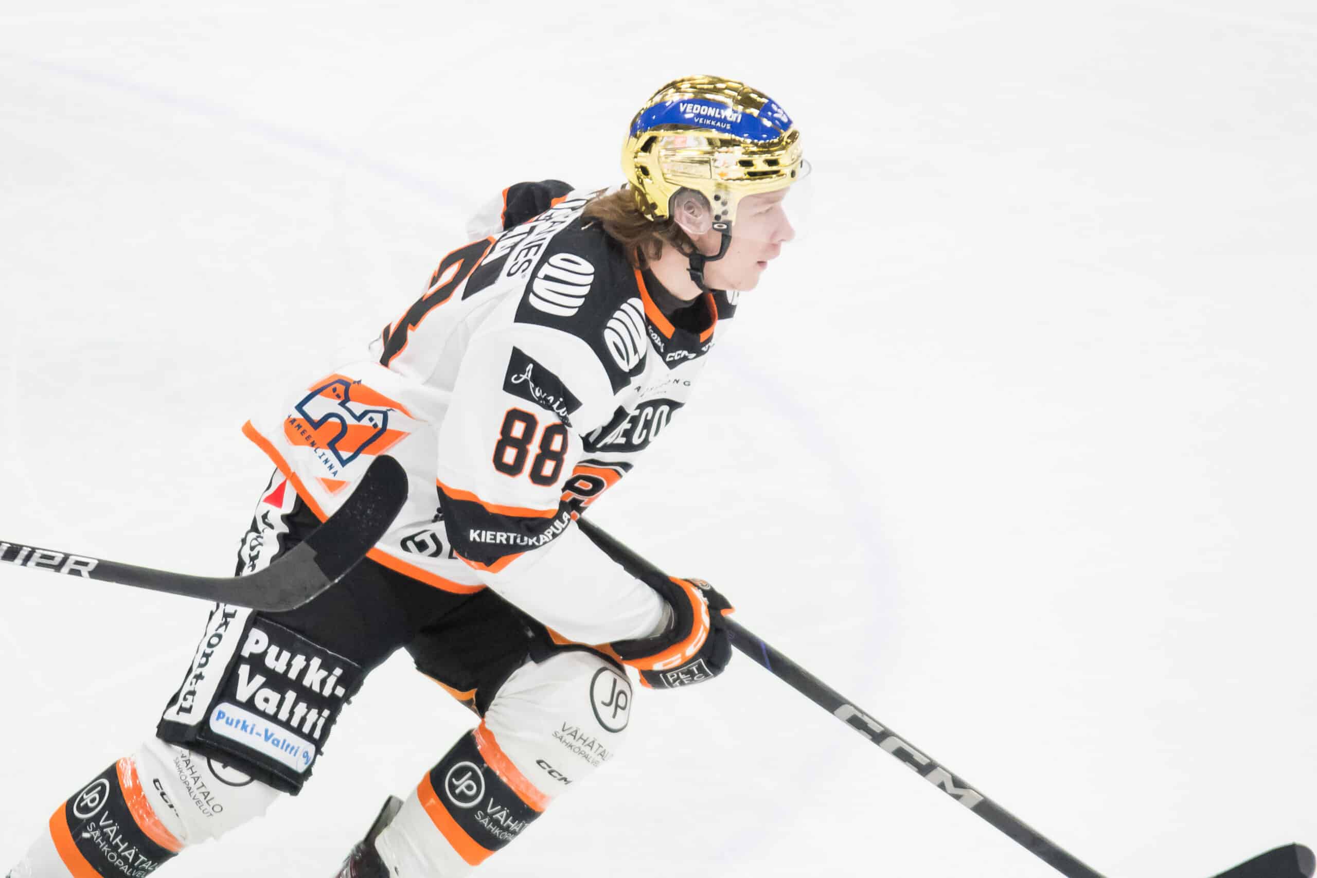 Roby Järventie kuvattuna Kanadassa juniorien MM-kisoissa vuonna 2022.
