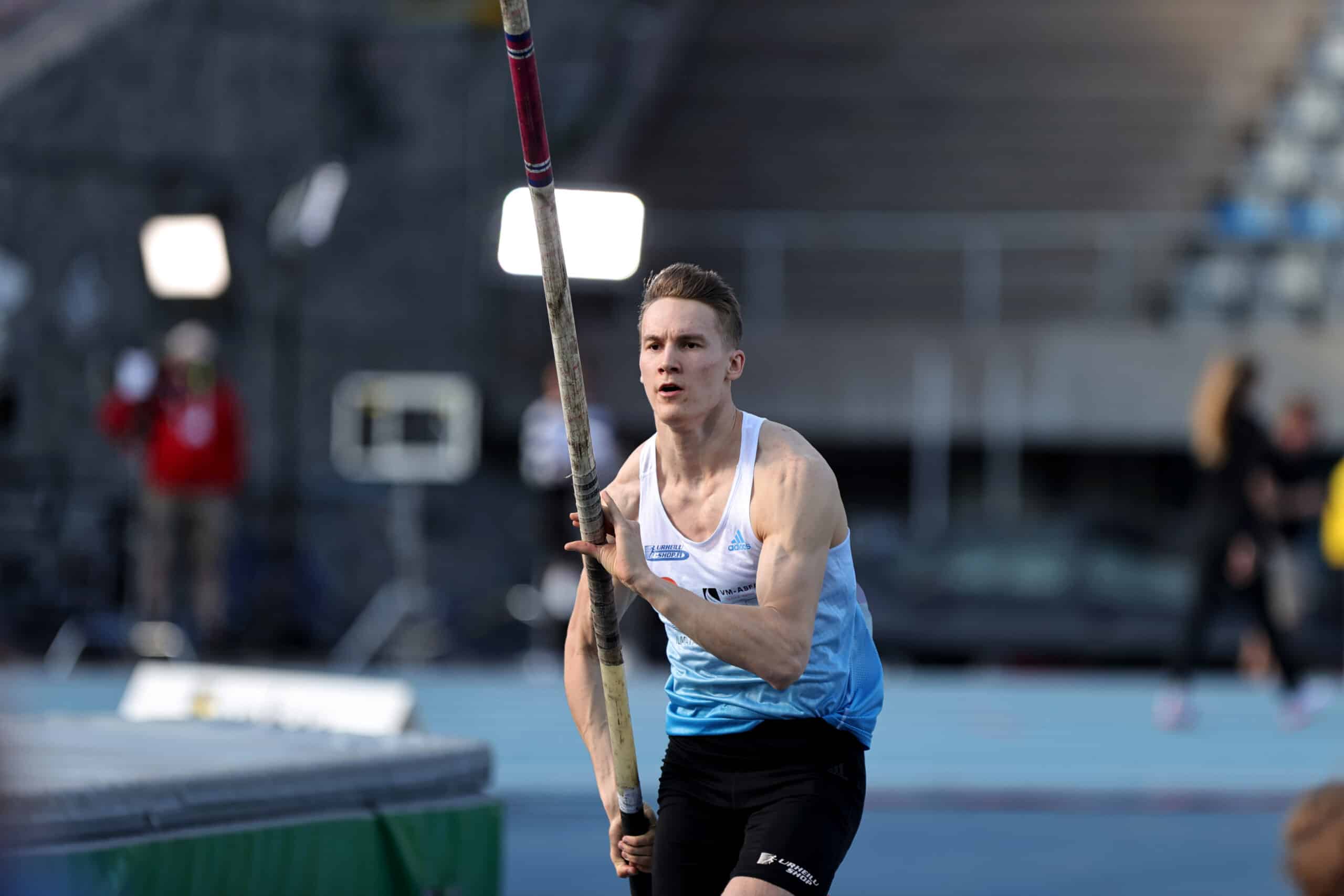 Jesse Puljujärvi pelaamassa 12. maaliskuuta Charlotte Checkersin paidassa.