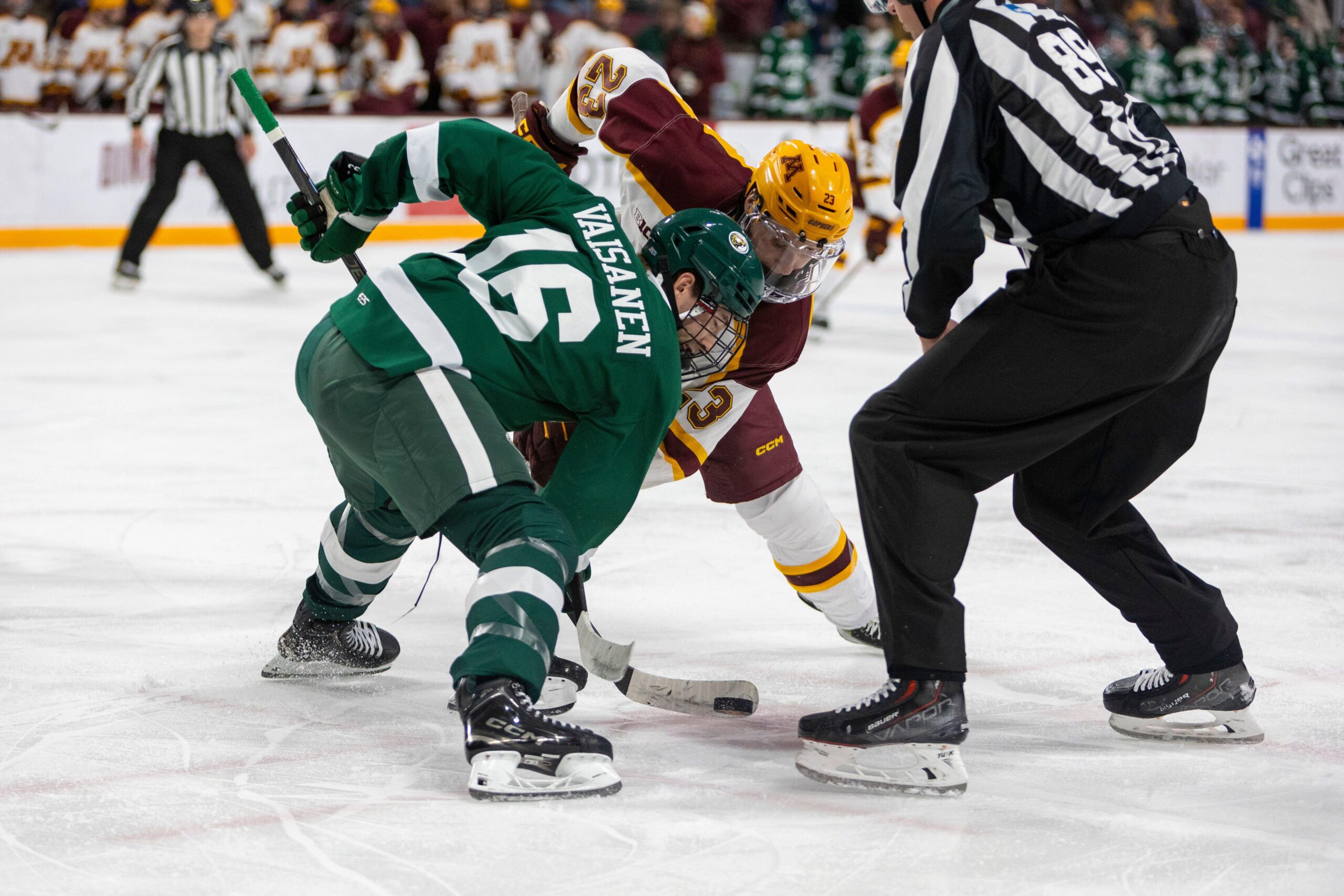 Jesse Puljujärvi pelaamassa 12. maaliskuuta Charlotte Checkersin paidassa.