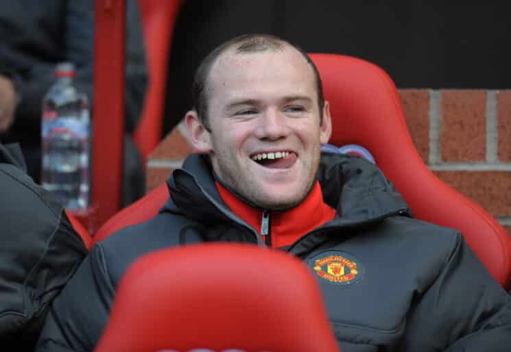 epa02395428 Manchester United's Wayne Rooney on the bench during the English Premier League match between Manchester United and West Bromwich Albion at the Old Trafford Stadium, Manchester, Britain, 16 October 2010.  EPA/FOTOSPORTS/ROBIN PARKER NO ONLINE OR INTERNET USE WITHOUT A LICENSE FROM THE FOOTBALL DATA CO. LTD.