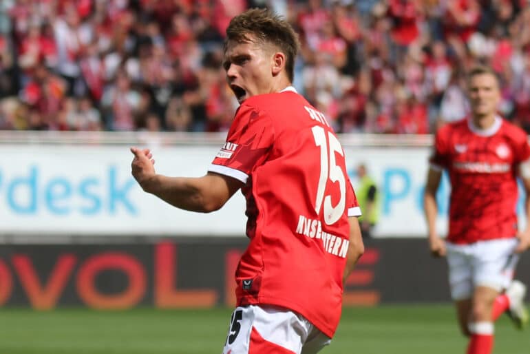 31.08.2025, xmohx, Fussball 2.Bundesliga, 1.FC Kaiserslautern - SV Darmstadt 98 v.l. Torjubel nach dem Tor zum celebrating the goal celebrate 1:1 durch Naatan Mikael Skyttä 1. FC Kaiserslautern DFL/DFB REGULATIONS PROHIBIT ANY USE OF PHOTOGRAPHS as IMAGE SEQUENCES and/or QUASI-VIDEO Kaiserslautern *** 31 08 2025, xmohx, Fußball 2 Bundesliga, 1 FC Kaiserslautern SV Darmstadt 98 v l Torjubel nach dem Tor zum celebrating the goal celebrate 1 1 durch Naatan Mikael Skyttä 1 FC Kaiserslautern DFL DFB REGULATIONS PROHIBIT ANY USE OF PHOTOGRAPHS as IMAGE SEQUENCES and or QUASI VIDEO Kaiserslautern