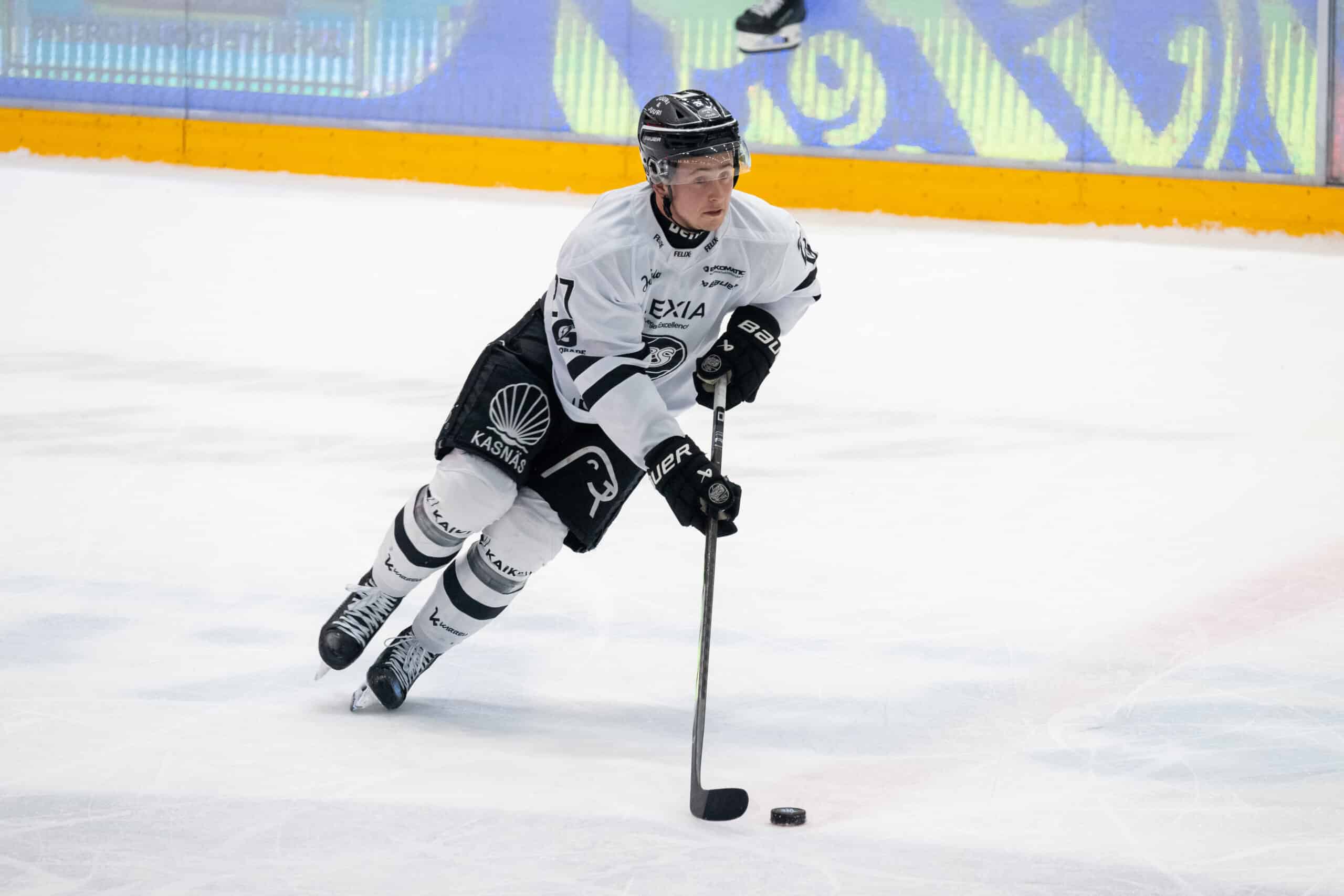 Jani Hakanpää kuvattuna edellisessä NHL-ottelussaan marraskuussa.