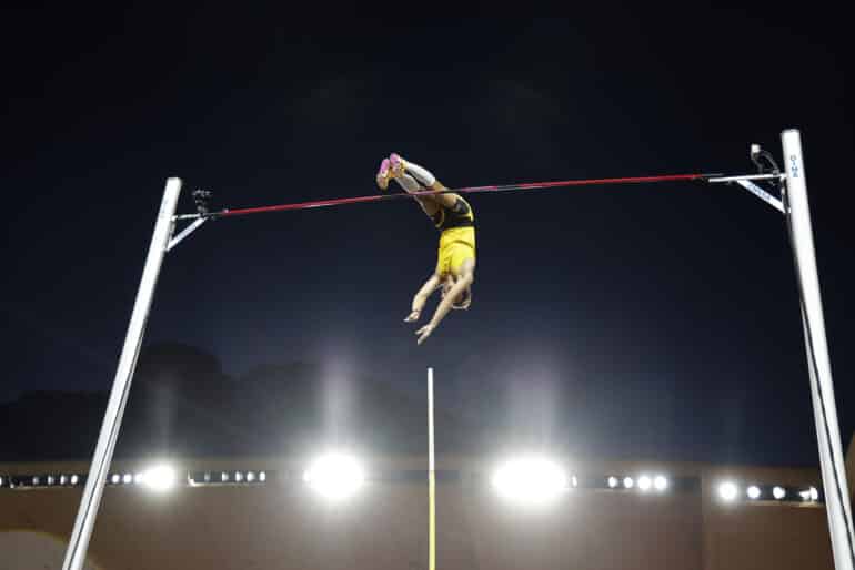 epa12232813 Armand Duplantis of Sweden in action during the Men's Pole Vault at the Diamond League Herculis athletics meeting in Monaco, 11 July 2025.  EPA/SEBASTIEN NOGIER