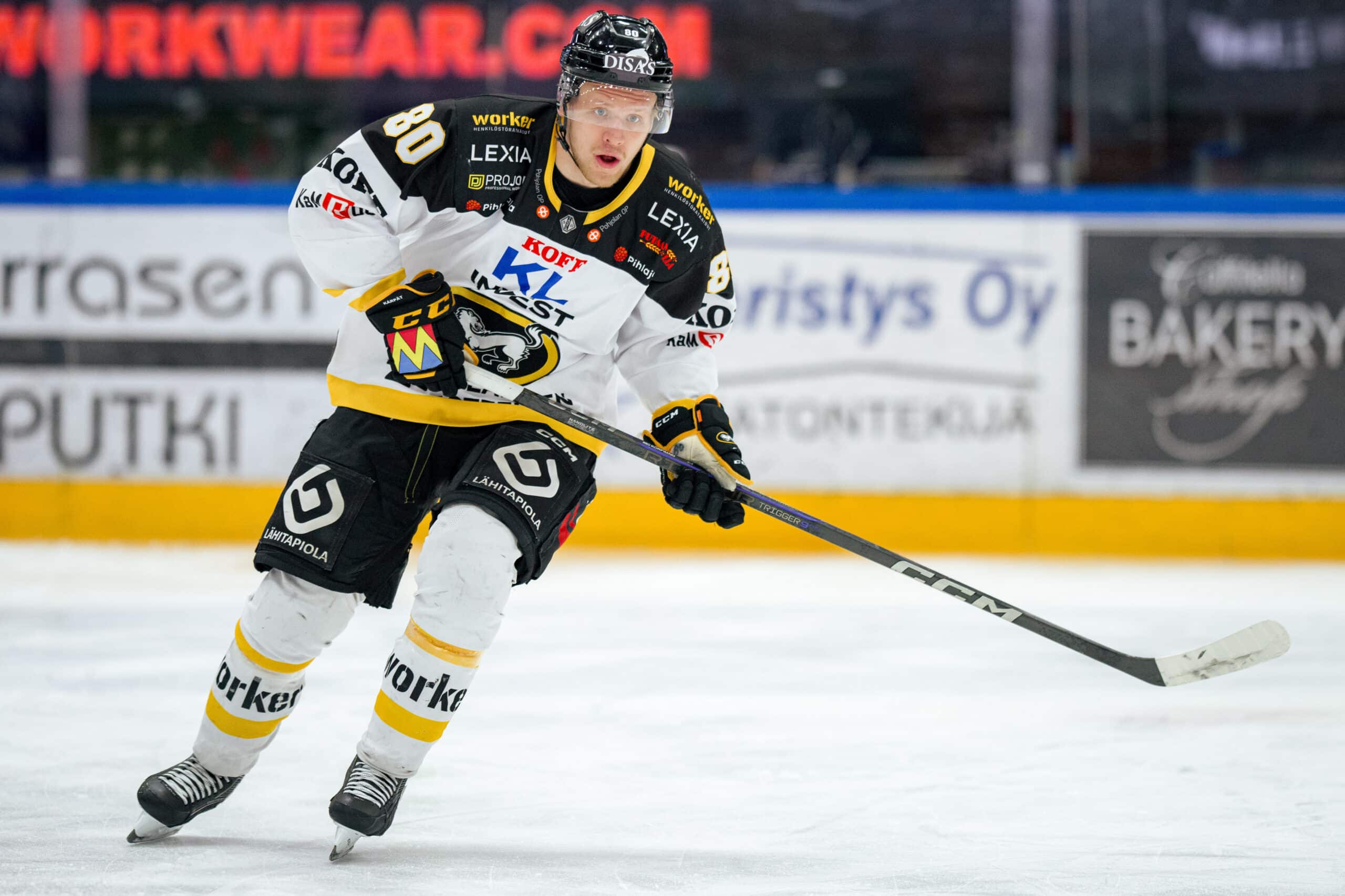 Jani Hakanpää kuvattuna edellisessä NHL-ottelussaan marraskuussa.
