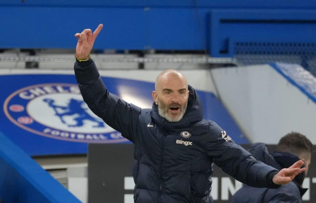 Enzo Maresca valmentamassa Chelseaa kaudella 2024–25.