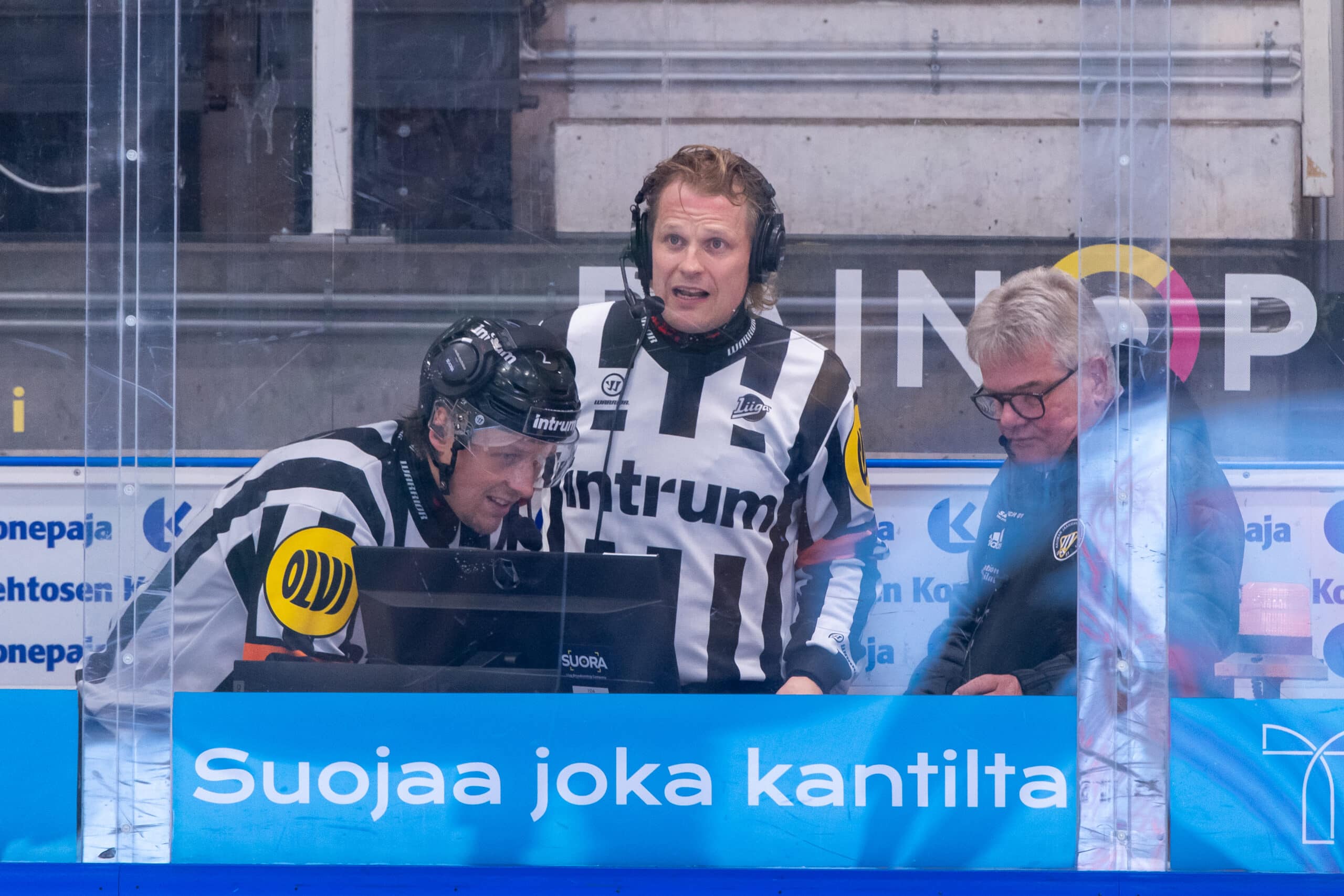 Teemu Pulkkinen tuuletteli alkukaudesta Schwenninger Wild Wingsissä, mutta pian tuli lähtöpassit.