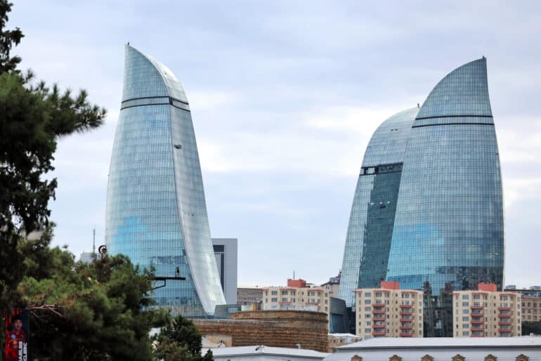 Circuit atmosphere - Baku buildings.
18.09.2025. Formula 1 World Championship, Rd 17, Azerbaijan Grand Prix, Baku Street Circuit, Azerbaijan, Preparation Day.
 - www.xpbimages.com, EMail: requests@xpbimages.com © Copyright: Rew / XPB Images