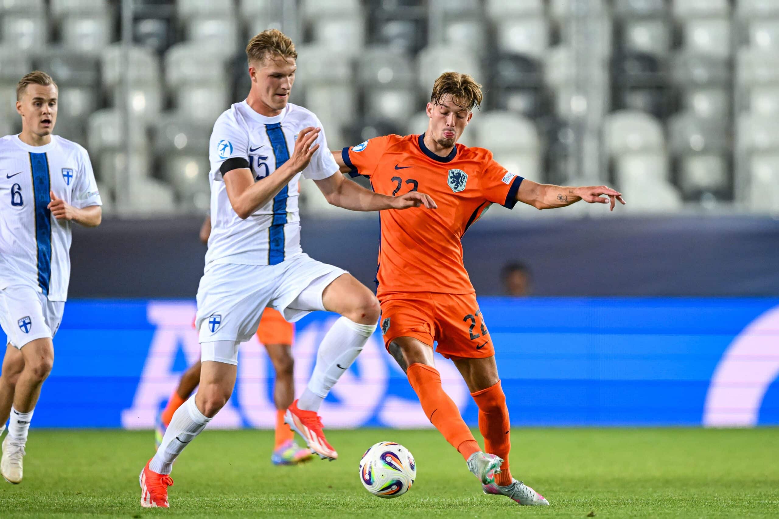 KOSICE - (l-r) Luka Hyrylainen of Finland U21, Luciano Valente of Holland U21 at the Kosice Football Stadium during the European Championship under-21 duel in Group D between Finland and the young Dutch.