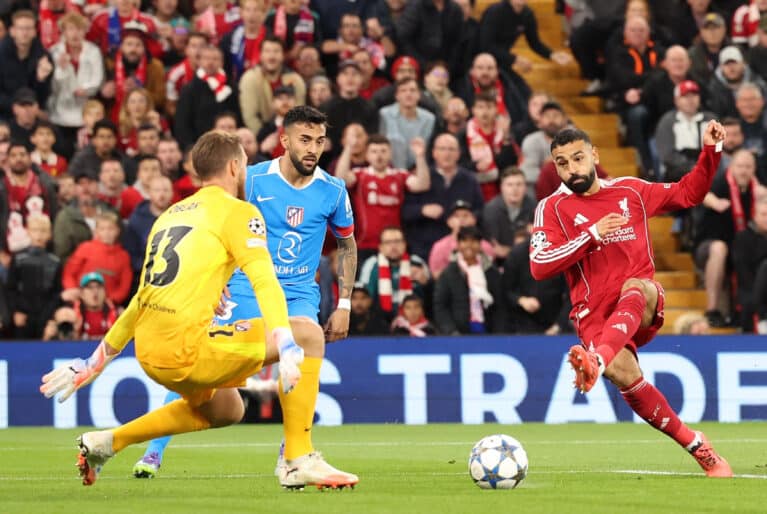 epa12385567 Liverpool's Mohamed Salah (R) scores the 2-0 past Atletico Madrid's goalkeeper Jan Oblak (L) during the UEFA Champions League league phase match between Liverpool and Atletico Madrid in Liverpool, Britain, 17 September 2025.  EPA/ADAM VAUGHAN