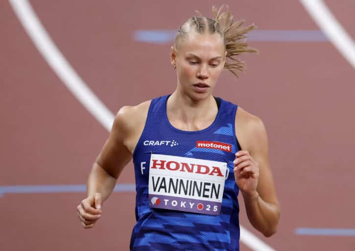 epa12388966 Saga Vanninen of Finland looks on after her race in the 100m Hurdles of the Heptathlon at the World Athletics Championships 2025 in Tokyo, Japan, 19 September 2025.  EPA/KIYOSHI OTA