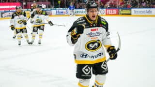 xxkeikkaxx - 20250118, Jyväskylä Liiga JYP vs Kärpät. Kärpät 1-0-maali. Kuvassa Kärpät Julius Hermonen. Vesa Pöppönen / AOP