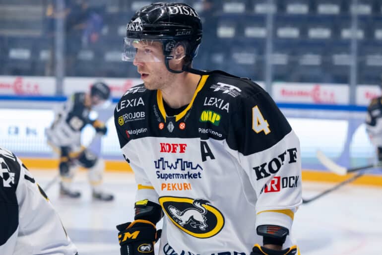 20240921 Lukko vs. Kärpät, Liiga runkosarja, Rauma. Kuvassa 4 Tommi Kivistö. Elmeri Elo / All Over Press