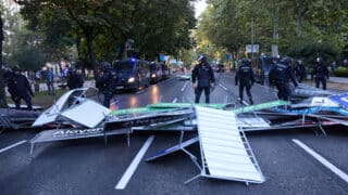 Police charge several people protesting in favor of Palestine in Atocha, on the day of the 21st stage of the Vuelta Ciclista a Espana, September 14, 2025, in Madrid (Spain). The Vuelta Ciclista a Espana puts today in Madrid the point and end to a 90th edition of the Spanish round marked by protests in support of the Palestinian people. The final stage has started in the town of Alalpardo and ends in Cibeles with a route of 106 kilometers. Photo by Jesús Hellin/Europa Press/ABACAPRESS/ddp images