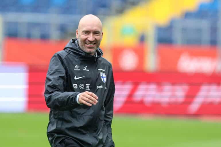 epa12357054 Finland's head coach Jacob Friis leads the team's training session in Chorzow, Poland, 06 September 2025. Finland will face Poland in the 2026 FIFA World Cup qualifiers on 07 September in Chorzow.  EPA/Michal Meissner POLAND OUT