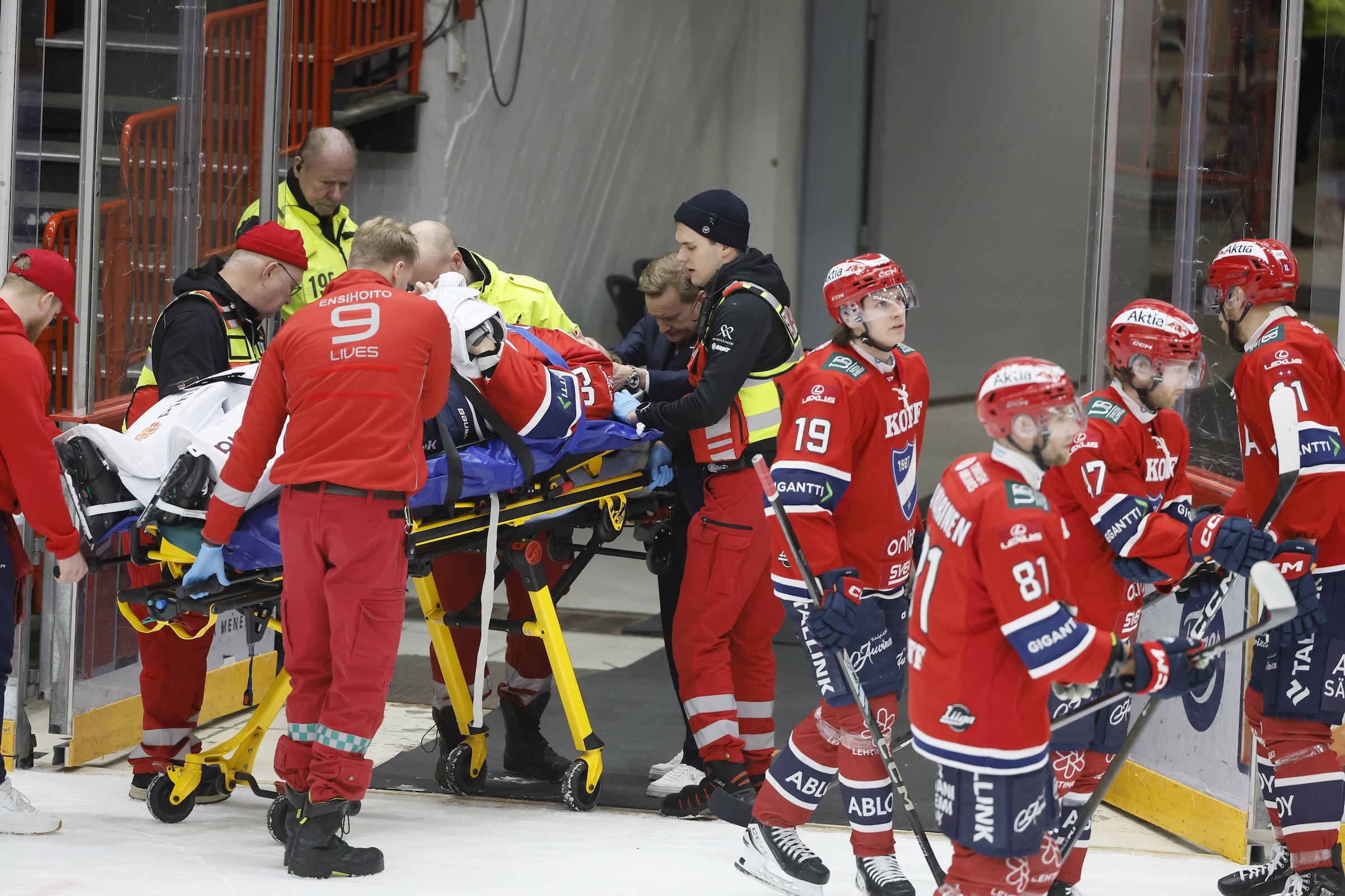 HIFK:n maalivahti Hugo Alnefelt loukkaantui vakavasti ottelussa Ilvestä 9. tammikuuta 2026.