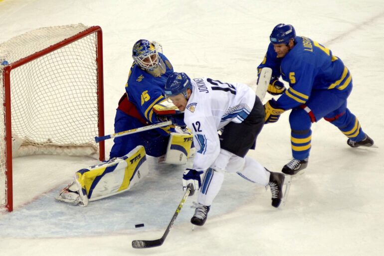 Olli Jokinen Torinon olympiafinaalissa Ruotsia vastaan 2006