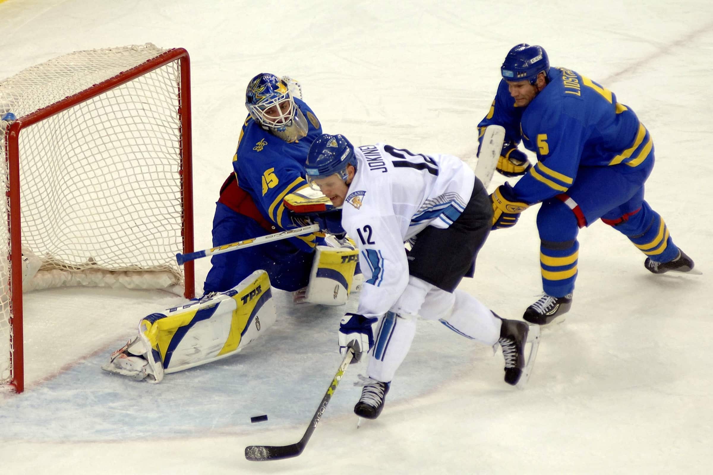 Olli Jokinen Torinon olympiafinaalissa Ruotsia vastaan 2006