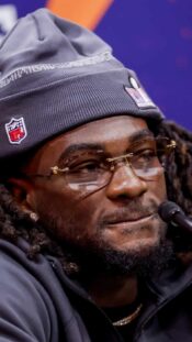 XXIIHFXX  ZUG, SWITZERLAND - JANUARY 14: Finland's head coach Mira Kuisma talks to her team in the first period against Canada during Bronze Medal Game action at the 2024 IIHF Ice Hockey U18 Women’s World Championship at Arena Zug on January 14, 2024 in Zug, Switzerland. (Photo by Andrea Cardin/IIHF) 
All Over Press