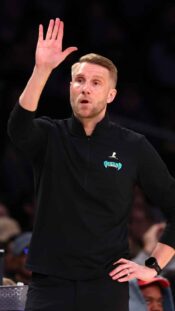 Nov 30, 2025; Dallas, Texas, USA; Ottawa Senators goaltender Linus Ullmark (35) faces the Dallas Stars attack during the second period at the American Airlines Center. Mandatory Credit: Jerome Miron-Imagn Images