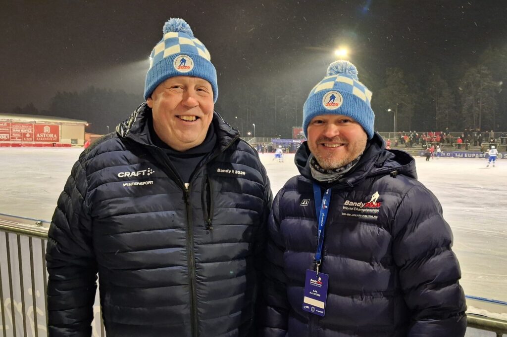 Antti Parviainen (vas.), Jani Raukko jääpallo