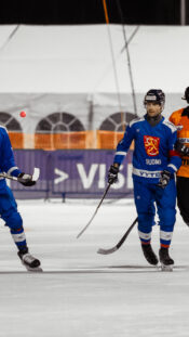 Nov 30, 2025; Dallas, Texas, USA; Ottawa Senators goaltender Linus Ullmark (35) faces the Dallas Stars attack during the second period at the American Airlines Center. Mandatory Credit: Jerome Miron-Imagn Images