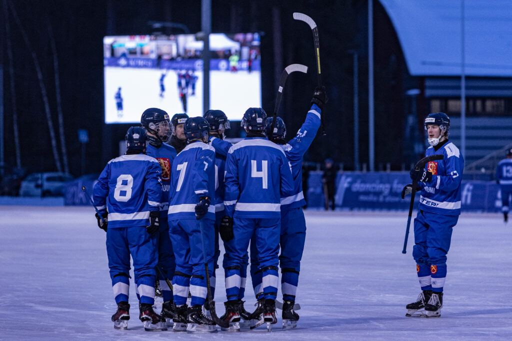 Jääpallon MM-kisat Suomi-Hollanti 16-0
