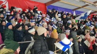 Jääpallon MM-kisat yleisöä