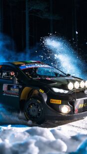 Nov 30, 2025; Dallas, Texas, USA; Ottawa Senators goaltender Linus Ullmark (35) faces the Dallas Stars attack during the second period at the American Airlines Center. Mandatory Credit: Jerome Miron-Imagn Images