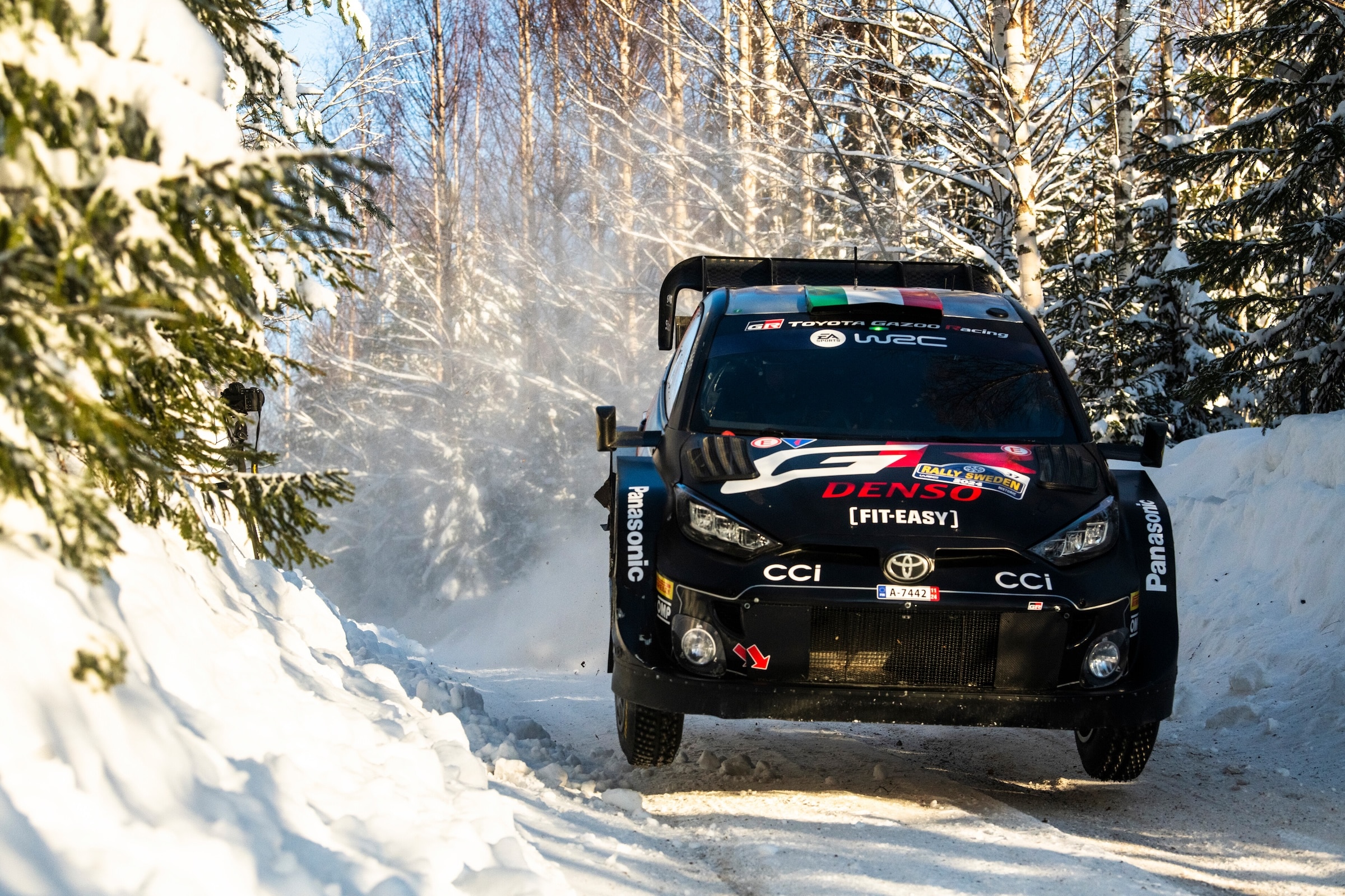 Lorenzo Bertelli Toyotan Rally1-autolla Ruotsin MM-rallissa talvella 2024
