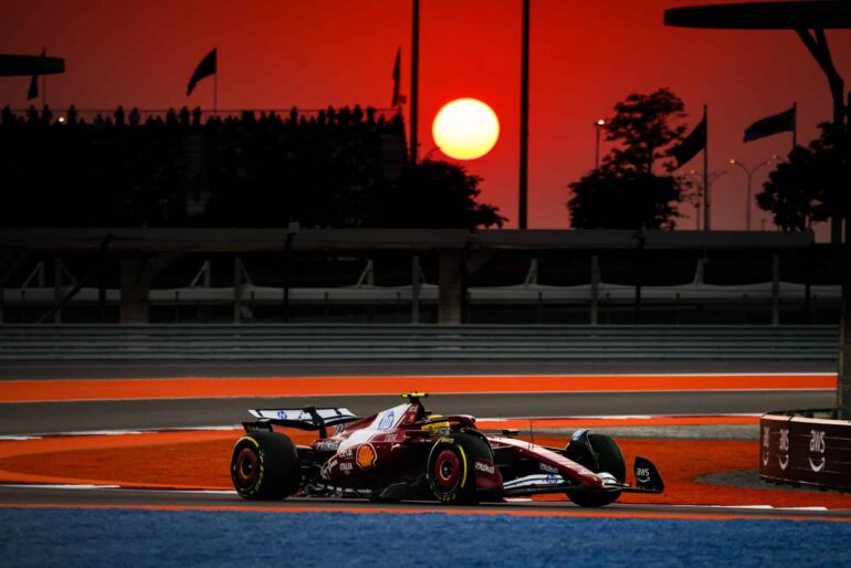 Lewis Hamilton Ferrarin kanssa radalla Qatarissa vuonna 2025