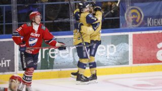 Kiekko-Espoo juhlii maalia ottelussa HIFK:ta vastaan helmikuussa 2026