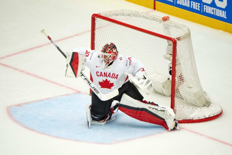 St. Louis Bluesin ykkösmaalivahti Jordan Binnington Kanadan maalilla