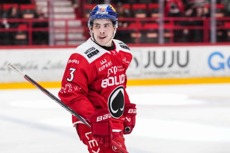 Ässien tähtihyökkääjä Sakari Kostilainen