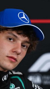 20160310 SM-Liigan jääkiekkopeli Jyväskylässä JYP vs Blues, kuvassa Blues Janne Puhakka, Jari Pekkarinen / All Over Press